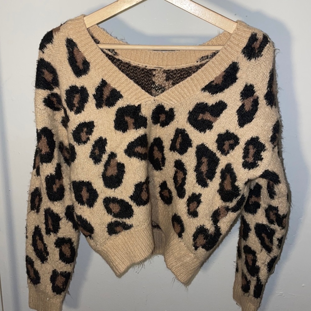 VICTORIA SECRET PINK Cropped Cheetah Print Sweater